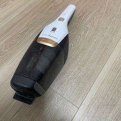 10月限定500円←3000円／Electrolux ZB3425BL サテンホワイト エルゴラピード・パワープロ プラス サイクロン式コードレススティッククリーナーの画像