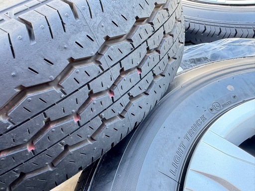 ハイエース　新車外しノーマルホイール