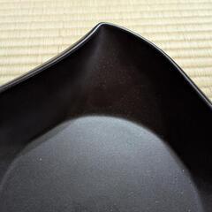 状態良好！まとめ割『軽くて黒い波形の大皿 25cm×25cm×6cm』黒 おしゃれ 格安 の画像