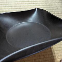状態良好！まとめ割『軽くて黒い波形の大皿 25cm×25cm×6cm』黒 おしゃれ 格安 の画像