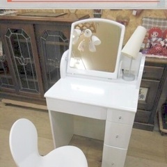 立川 ニトリ nitori ドレッサーデスク 椅子付き ホワイト 白 インテリアの画像