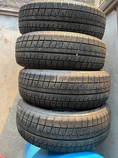 スタッドレスタイヤ　205/60R16早い者勝ち