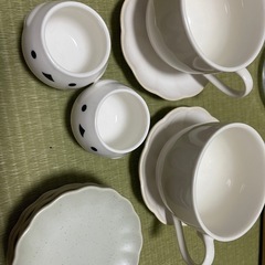 カップ、小皿、ピッチャー等