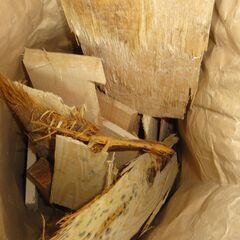 ②　第4期用意分　段ボール箱に入れた薪　約5㎏　焚き火　キャンプ　アウトドア　グランピング　薪ストーブ等の焚き付けに 　那須で薪の画像