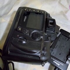  NIKON D70s　ボディー＋バッテリー＋充電器の画像
