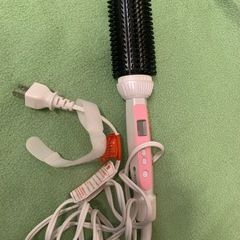 ブラシ型ヘアストレートナー