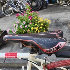 『ＳＡＬＥ　３０％』クロスバイク　７００ｘ２８ｃ　６変速　白　配達可能