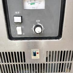 【ジャンク】フクシマ　冷蔵庫　テーブル　棚付きの画像