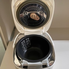 値下げ！【綺麗！】5.5合炊き炊飯器の画像