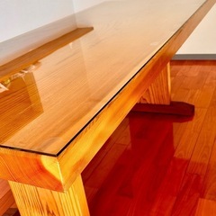 一枚板のダイニングテーブルの画像