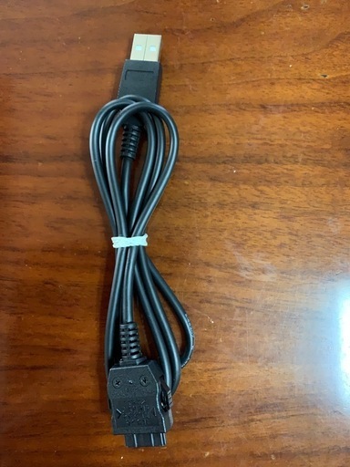 ａｕＷＩＮ対応携帯電話用データ転送・充電ＵＳＢケーブル(3）