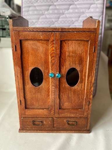 小型収納箪笥 観音扉 箪笥 小引き出し付き 小物収納 飾り棚 小ぶり箪笥 ガラス窓 ガラスつまみ 中古品