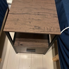 ベッドサイドテーブル（美品）