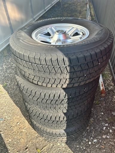 275/70R16スタッドレス2021年製ランクル100外しホイール付き