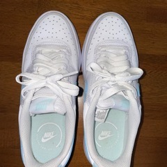 NIKE スニーカー　22.5