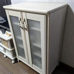 キャビネット　食器入れの画像
