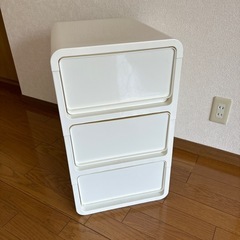【決まりました】
３段チェスト　白