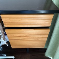 机、椅子の画像