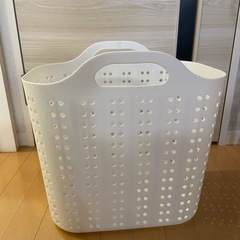 洗濯物のカゴ