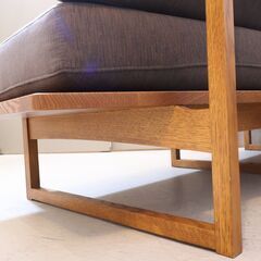 飛騨の家具メーカーKASHIWA(柏木工)のオーク材を使用した2人掛けソファ