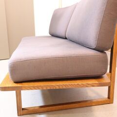 飛騨の家具メーカーKASHIWA(柏木工)のオーク材を使用した2人掛けソファ