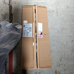 421fk★受け渡し決まりました。 【未使用品・開封品】Amazonベーシック ハンガーラック 2段 洋服ラック 耐荷重181kg 頑丈 キャスター付き 棚付き ブラック　　y101801fk の画像