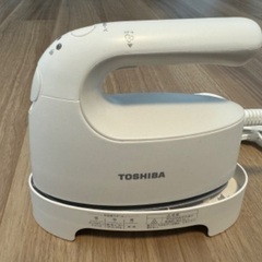 TOSHIBA衣類スチーマー　TAS-V7