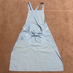 キッズ用エプロン2枚と三角巾の画像