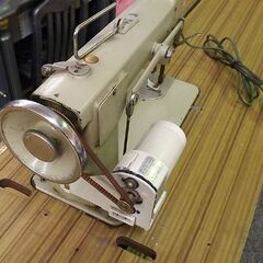 お値下げ中！ ブラザー 職業用ミシン TA2-B621 台付 脚付 動作未確認 ジャンク品 BROTHER 足踏み 工業用 札幌市 豊平区 西岡の画像