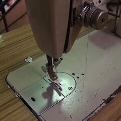 お値下げ中！ ブラザー 職業用ミシン TA2-B621 台付 脚付 動作未確認 ジャンク品 BROTHER 足踏み 工業用 札幌市 豊平区 西岡の画像