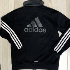 ①未使用品　タグに記名あり　アディダスジャージ上　150の画像