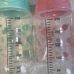 哺乳瓶2本の画像