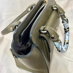 ＜美品♪＞ハンドバッグ　カーキー色　スカーフの画像