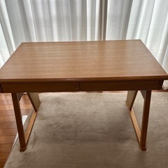 ナチュラルな学習机　