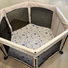 ※ほぼ未使用※日本育児　洗えてたためるポータブルベビーサークル　...
