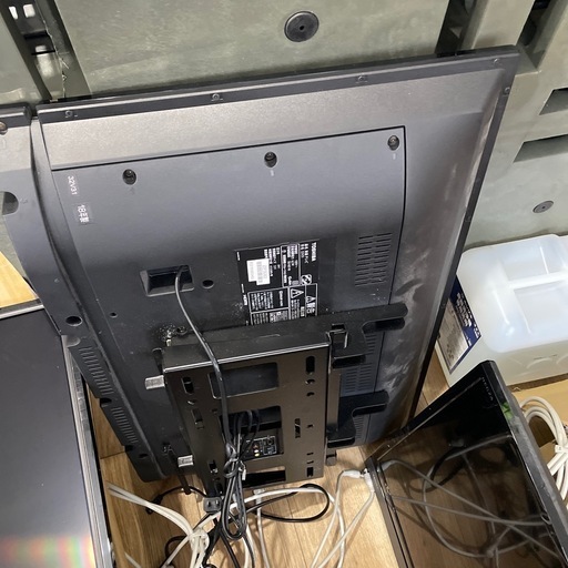 32インチ 壁掛け　TOSHIBA 東芝 液晶テレビ 32V31 18年製