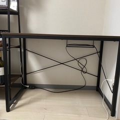 ワークデスクと椅子の画像