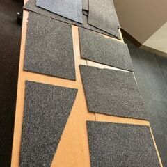 タイルかーぺっト　カットされたもの１４枚