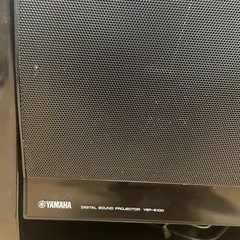 SONY 65型テレビ+YAMAHAのスピーカー付きテレビ台の画像