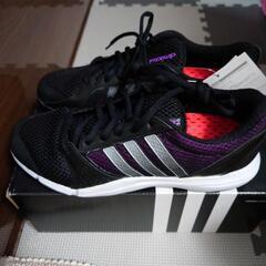 アディダス【新品】スニーカー23.5cm　adidas CC X-Trainerの画像