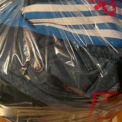 A bag full of winter clothes for men L sizeの画像