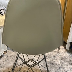 白チェアの画像
