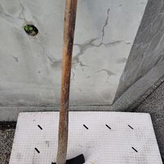 斧　薪割り　木の切り倒したに　