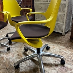 メリーフェア　ポゴチェア　オフィスチェア　昇降チェア　事務椅子　イエロー　オフィスの画像