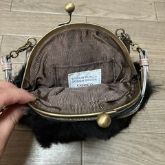 新品未使用の黒ラビットファー×ブロンズ 2wayパーティーバッグの画像
