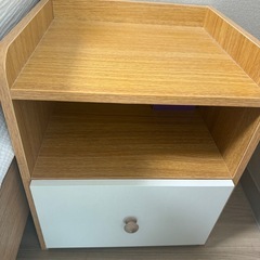 ナイトテーブル
