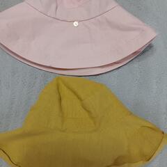 山吹色と薄いピンク色　ハット2つ