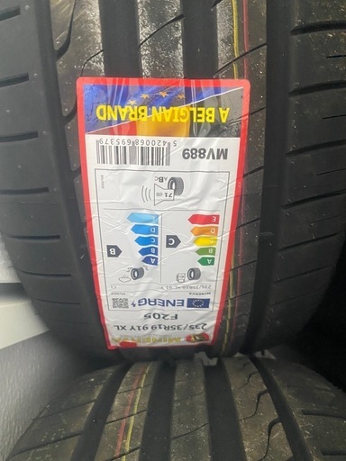 新品未使用　　タイヤ　2つ　19インチ　　