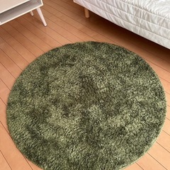 お取引中です。美品！緑のラグ　円形　130cm