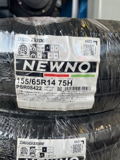 車のパーツ タイヤ、ホイール